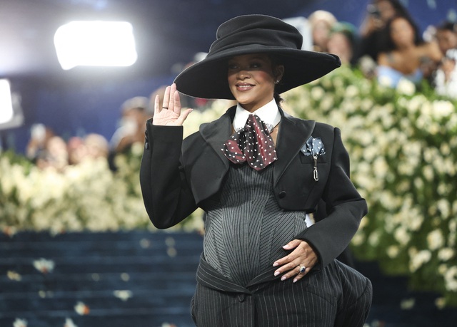 Vì sao Rihanna gây chú ý tại Met Gala 2025? Vì sao Rihanna gây chú ý tại Met Gala 2025?