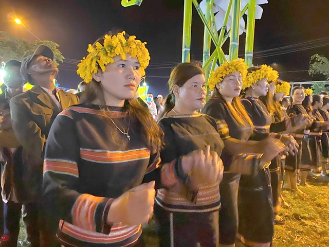 Chư Đăng Ya - Kỳ quan núi lửa giữa 'thiên đường hoa'- Ảnh 2. Chư Đăng Ya - Kỳ quan núi lửa giữa 'thiên đường hoa'- Ảnh 2.