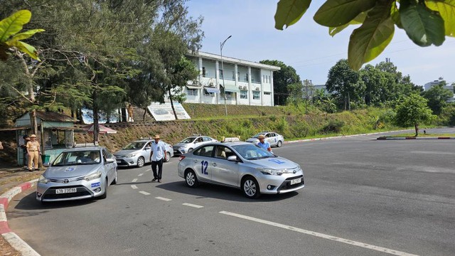 CSGT Đà Nẵng tổ chức sát hạch lái xe, đẩy nhanh giải quyết hồ sơ tồn đọng- Ảnh 2. CSGT Đà Nẵng tổ chức sát hạch lái xe, đẩy nhanh giải quyết hồ sơ tồn đọng- Ảnh 2.
