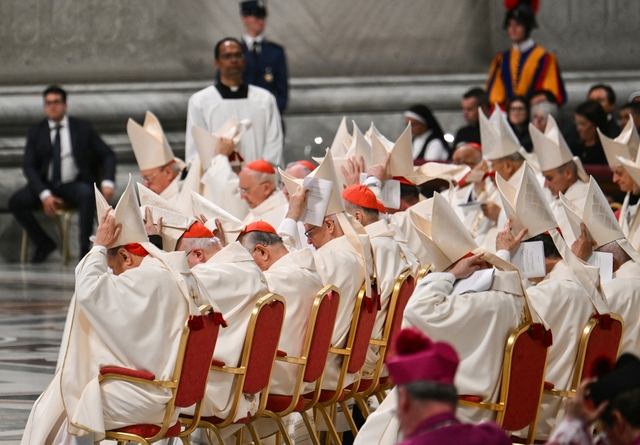 Toàn bộ 133 hồng y bầu giáo hoàng mới tề tựu, Vatican cắt sóng điện thoại Toàn bộ 133 hồng y bầu giáo hoàng mới tề tựu, Vatican cắt sóng điện thoại