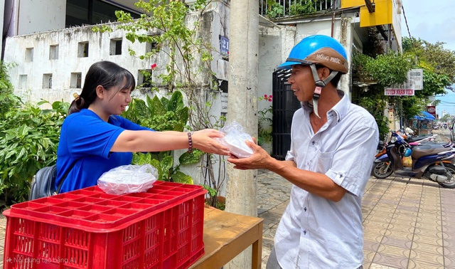 Cô gái nặng lòng với học sinh khó khăn- Ảnh 2. Cô gái nặng lòng với học sinh khó khăn- Ảnh 2.
