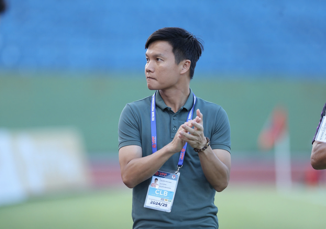 CLB Bình Dương chính thức chia tay HLV Công Mạnh: Không thể cứu vãn tình thế CLB Bình Dương chính thức chia tay HLV Công Mạnh: Không thể cứu vãn tình thế