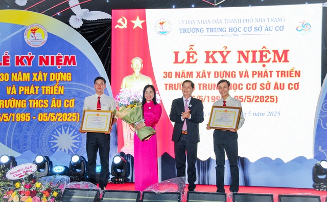 Nha Trang: Kỷ niệm 30 năm thành lập Trường THCS Âu Cơ - Ảnh 3.