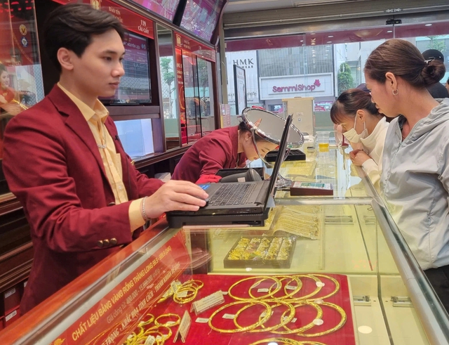 Vàng tăng gần 20 triệu đồng/lượng trong 1 tháng, cơ quan quản lý nói gì? Vàng tăng gần 20 triệu đồng/lượng trong 1 tháng, cơ quan quản lý nói gì?