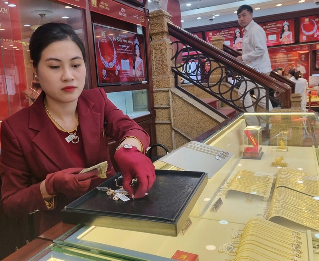 Vàng tăng gần 20 triệu đồng/lượng trong 1 tháng, cơ quan quản lý nói gì? - Ảnh 2. Vàng tăng gần 20 triệu đồng/lượng trong 1 tháng, cơ quan quản lý nói gì? - Ảnh 2.