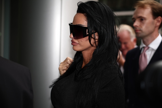 Cựu 'bom Sex' Katie Price kể chuyện phá sản: '6 năm qua là địa ngục' - Ảnh 2.