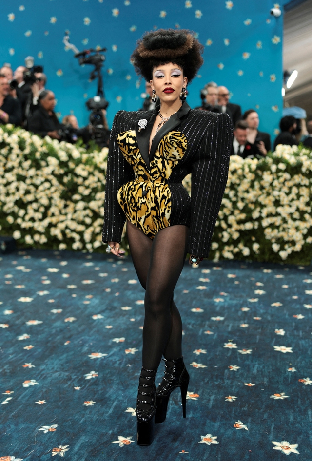 Vì sao Rihanna gây chú ý tại Met Gala 2025?- Ảnh 3. Vì sao Rihanna gây chú ý tại Met Gala 2025?- Ảnh 3.