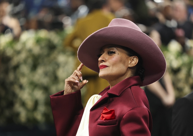 Vì sao Rihanna gây chú ý tại Met Gala 2025?- Ảnh 5. Vì sao Rihanna gây chú ý tại Met Gala 2025?- Ảnh 5.