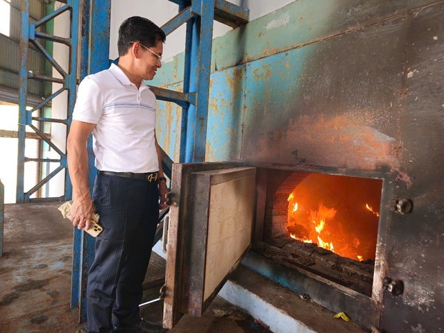 Rác thải tại Bãi Nhát Côn Đảo chính thức được xử lý bằng công nghệ đốt rác - Ảnh 2. Rác thải tại Bãi Nhát Côn Đảo chính thức được xử lý bằng công nghệ đốt rác - Ảnh 2.