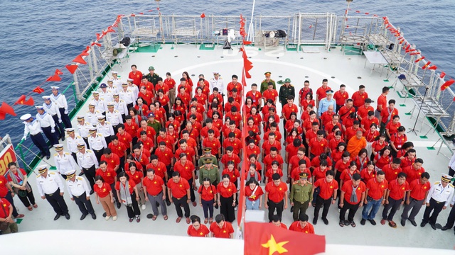 Sáng ngời tình yêu Tổ quốc của người lính biển Sáng ngời tình yêu Tổ quốc của người lính biển