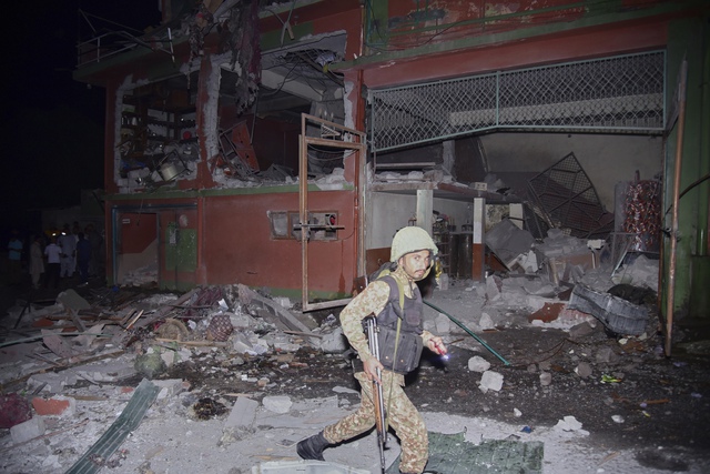 Pakistan b&aacute;o c&aacute;o thương vong vụ tấn c&ocirc;ng, Thủ tướng Ấn Độ ho&atilde;n c&ocirc;ng du nước ngo&agrave;i- Ảnh 1.