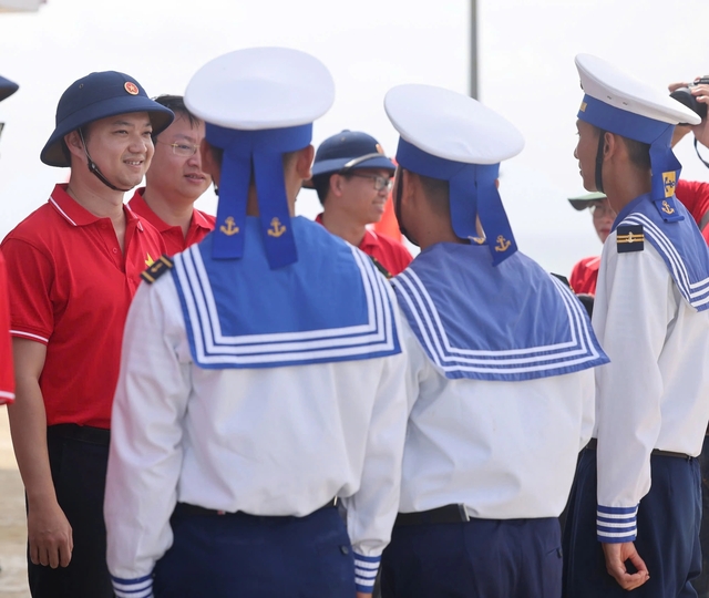 70 năm Hải quân nhân dân Việt Nam kiên cường canh giữ biển đảo - Ảnh 1.
