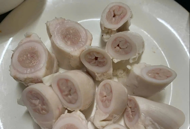 Lòng se điếu xịn giá vài triệu đồng/kg vẫn hút khách - Ảnh 2.