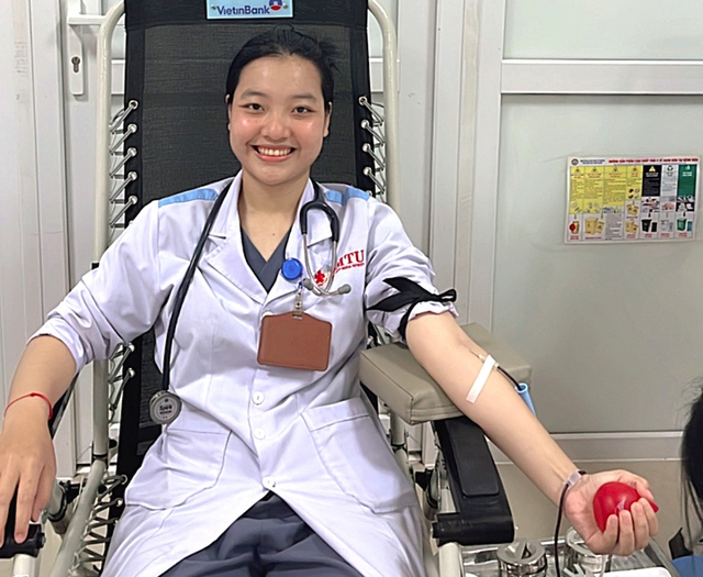 Cô sinh viên y dược Phạm Trần Diệu Huyền và hành trình tình nguyện thanh xuân - Ảnh 1.