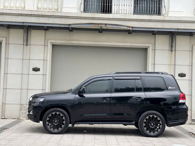 Toyota Land Cruiser đời cũ độ Trung Đông, bán lại đắt hơn Ford Everest - Ảnh 3. Toyota Land Cruiser đời cũ độ Trung Đông, bán lại đắt hơn Ford Everest - Ảnh 1.