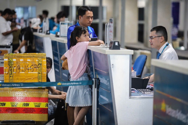 Trẻ em đi máy bay, những lưu ý không thể bỏ qua- Ảnh 2. Trẻ em đi máy bay, những lưu ý không thể bỏ qua- Ảnh 2.