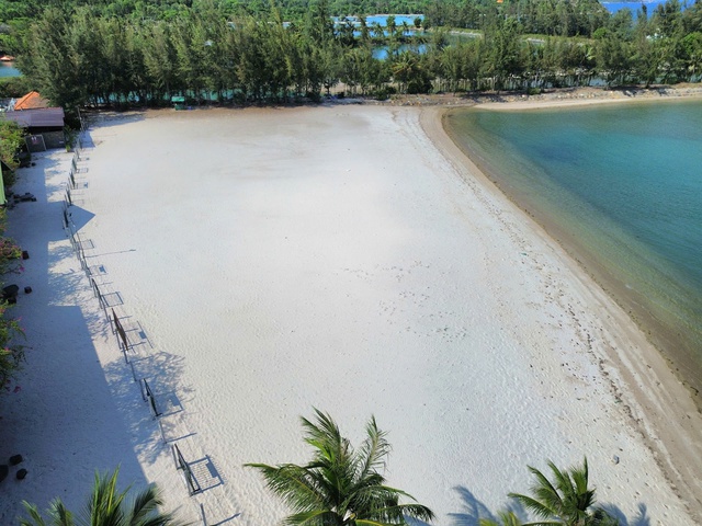 Nha Trang th&aacute;o dỡ h&agrave;ng r&agrave;o th&eacute;p gai sau phản &aacute;nh từ cộng đồng - Ảnh 2.