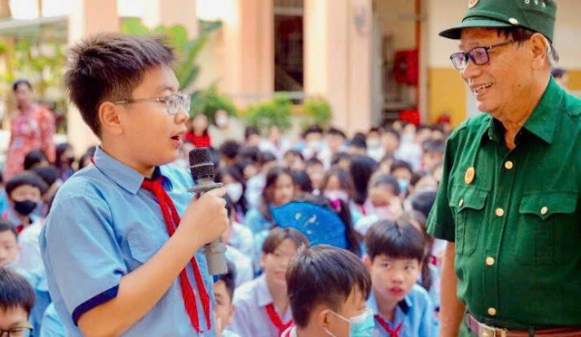‘Người thầy’ mặc áo lính- Ảnh 4. ‘Người thầy’ mặc áo lính- Ảnh 4.