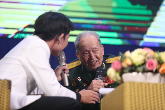 Sinh viên dựng kịch về cuộc đời đại tá tình báo Tư Cang Sinh viên dựng kịch về cuộc đời đại tá tình báo Tư Cang