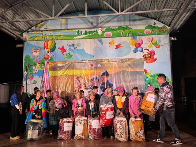 Người gieo niềm vui từ những điều bình dị- Ảnh 3. Người gieo niềm vui từ những điều bình dị- Ảnh 3.