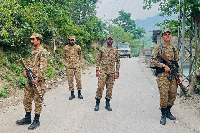 Binh sĩ Ấn Độ, Pakistan tiếp tục giao tranh, số người chết tăng Binh sĩ Ấn Độ, Pakistan tiếp tục giao tranh, số người chết tăng