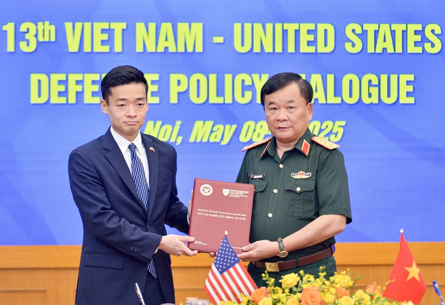 Việt Nam - Mỹ bàn giao kỷ vật chiến tranh tại Đối thoại chính sách quốc phòng- Ảnh 3. Việt Nam - Mỹ bàn giao kỷ vật chiến tranh tại Đối thoại chính sách quốc phòng- Ảnh 3.