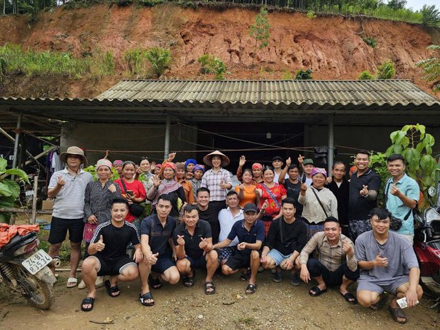 Người gieo niềm vui từ những điều bình dị- Ảnh 8. Người gieo niềm vui từ những điều bình dị- Ảnh 8.