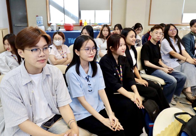 Sinh vi&ecirc;n truyền th&ocirc;ng đa phương tiện ấn tượng với buổi học về "tin thật, tin giả"- Ảnh 1.