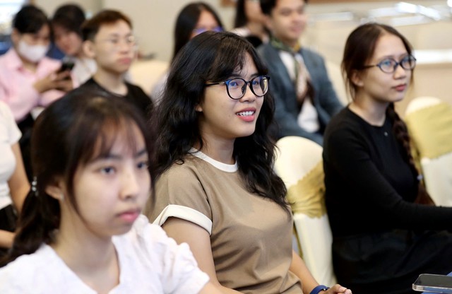 Sinh vi&ecirc;n truyền th&ocirc;ng đa phương tiện ấn tượng với buổi học về "tin thật, tin giả"- Ảnh 5.