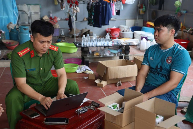 Làm giả mỹ phẩm, nửa năm bán hơn 100.000 đơn thu bất chính hơn 6 tỉ đồng - Ảnh 4.