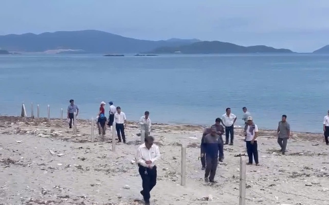 Nha Trang th&aacute;o dỡ h&agrave;ng r&agrave;o th&eacute;p gai sau phản &aacute;nh từ cộng đồng - Ảnh 3.