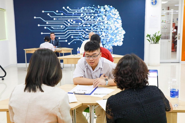 Chàng trai Asian School đạt học bổng 100.000 CAD trường top đầu Canada - Ảnh 2. Chàng trai Asian School đạt học bổng 100.000 CAD trường top đầu Canada - Ảnh 2.