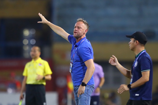 Khẩu chiến: HLV Polking quả quyết ‘CLB CAHN gặp bất lợi’, HLV Buriram United phản pháo Khẩu chiến: HLV Polking quả quyết ‘CLB CAHN gặp bất lợi’, HLV Buriram United phản pháo