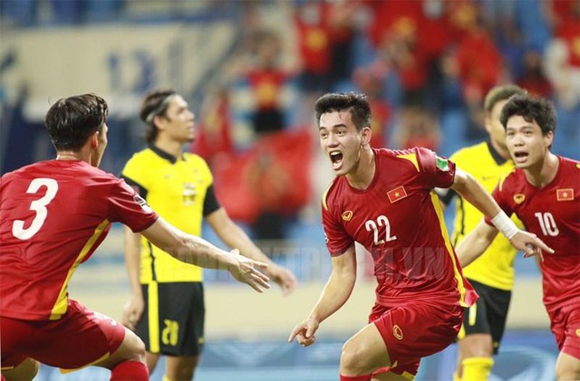 Malaysia đá kín ‘quân xanh’ Tây Phi hạng 72 FIFA, tìm chiến thuật thắng đội tuyển Việt Nam
- Ảnh 2. Malaysia đá kín ‘quân xanh’ Tây Phi hạng 72 FIFA, tìm chiến thuật thắng đội tuyển Việt Nam
- Ảnh 2.