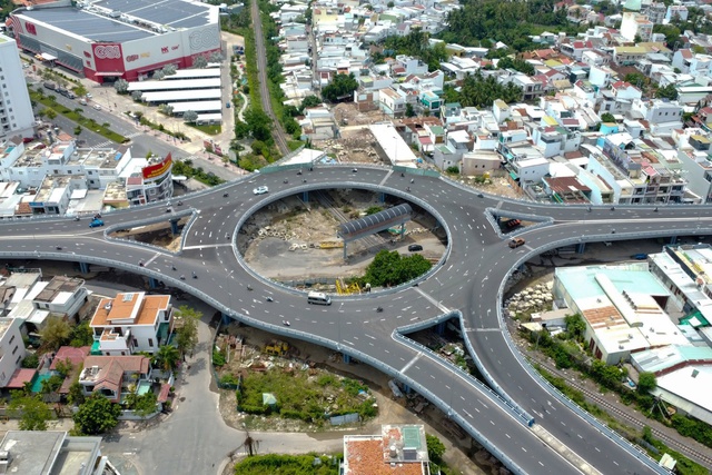 Xuất hiện nứt, lún trên cầu vượt nút giao Ngọc Hội tại Nha Trang Xuất hiện nứt, lún trên cầu vượt nút giao Ngọc Hội tại Nha Trang