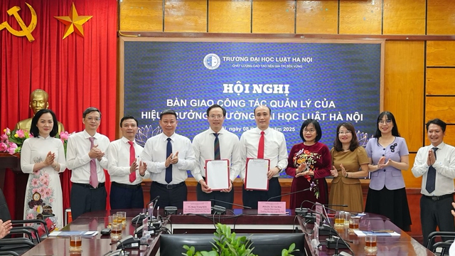 Trường đại học Luật Hà Nội tiếp tục có biến động lãnh đạo Trường đại học Luật Hà Nội tiếp tục có biến động lãnh đạo