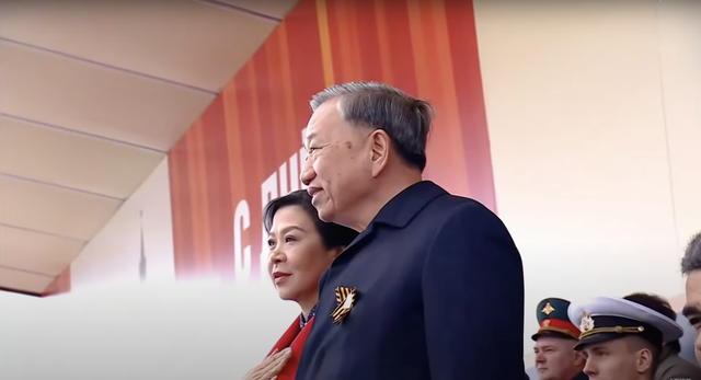 Khối Quân đội Nhân dân Việt Nam trong lễ duyệt binh tại Quảng trường Đỏ Khối Quân đội Nhân dân Việt Nam trong lễ duyệt binh tại Quảng trường Đỏ