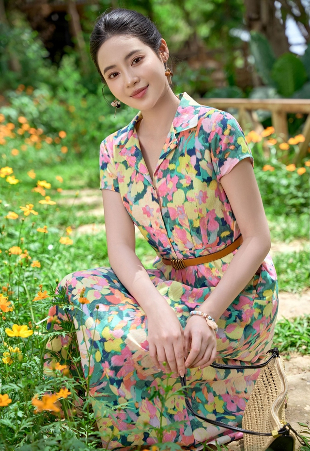 Váy dài, quần ống rộng và giày cao gót, bộ ba hoàn hảo cho mọi phong cách- Ảnh 1. Váy dài, quần ống rộng và giày cao gót, bộ ba hoàn hảo cho mọi phong cách- Ảnh 1.