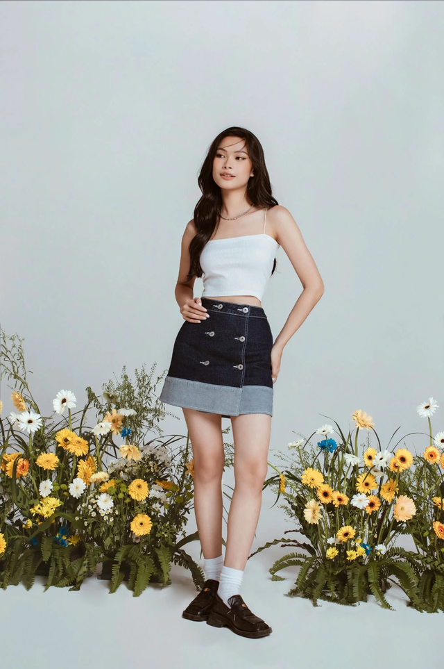 Nét trẻ trung, hiện đại với chân váy denim chữ A - Ảnh 4.