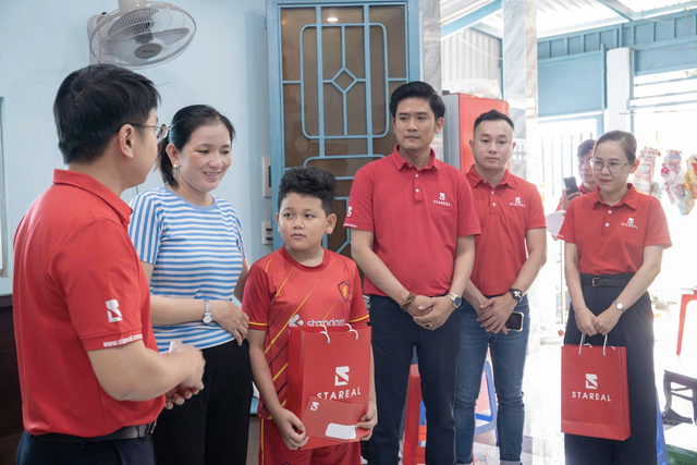 Stareal viết tiếp hành trình yêu thương trong dịp Tết thiếu nhi- Ảnh 3. Stareal viết tiếp hành trình yêu thương trong dịp Tết thiếu nhi- Ảnh 3.