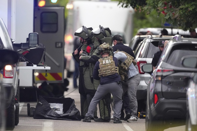 FBI: Nhiều người bị đốt trong vụ 'tấn công khủng bố có chủ đích' ở Colorado- Ảnh 1.