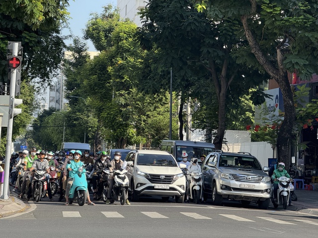 CSGT TP.HCM ra quân cao điểm hè 2025: Xử phạt nghiêm các lỗi này- Ảnh 2.