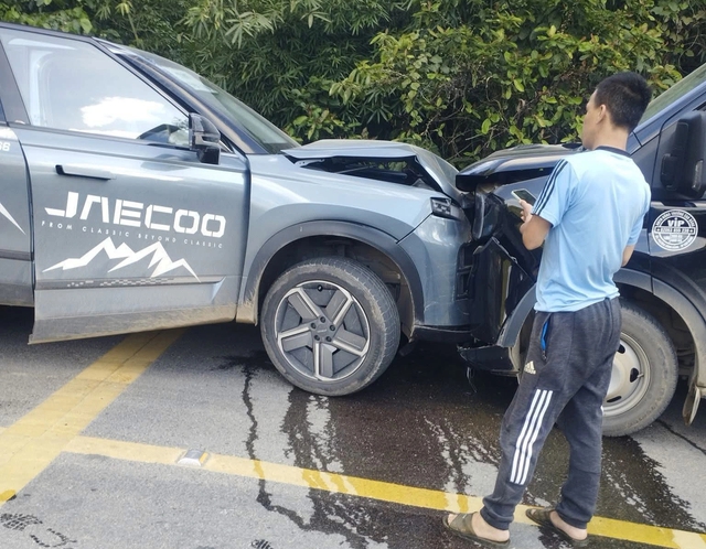 Xe lái thử của hãng ô tô Trung Quốc lấn làn, gây tai nạn tại Cao Bằng Xe lái thử của hãng ô tô Trung Quốc lấn làn, gây tai nạn tại Cao Bằng