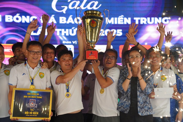 Báo chí Nghệ An lần thứ 7 đăng quang- Ảnh 3. Báo chí Nghệ An lần thứ 7 đăng quang- Ảnh 3.