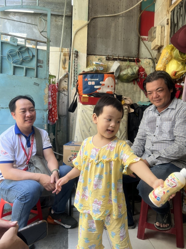 Quốc tế thiếu nhi 1.6: Thăm, tặng quà trẻ mồ côi bị ảnh hưởng bởi dịch Covid-19- Ảnh 1. Quốc tế thiếu nhi 1.6: Thăm, tặng quà trẻ mồ côi bị ảnh hưởng bởi dịch Covid-19- Ảnh 1.