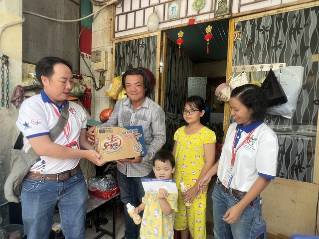 Quốc tế thiếu nhi 1.6: Thăm, tặng quà trẻ mồ côi bị ảnh hưởng bởi dịch Covid-19- Ảnh 2. Quốc tế thiếu nhi 1.6: Thăm, tặng quà trẻ mồ côi bị ảnh hưởng bởi dịch Covid-19- Ảnh 2.