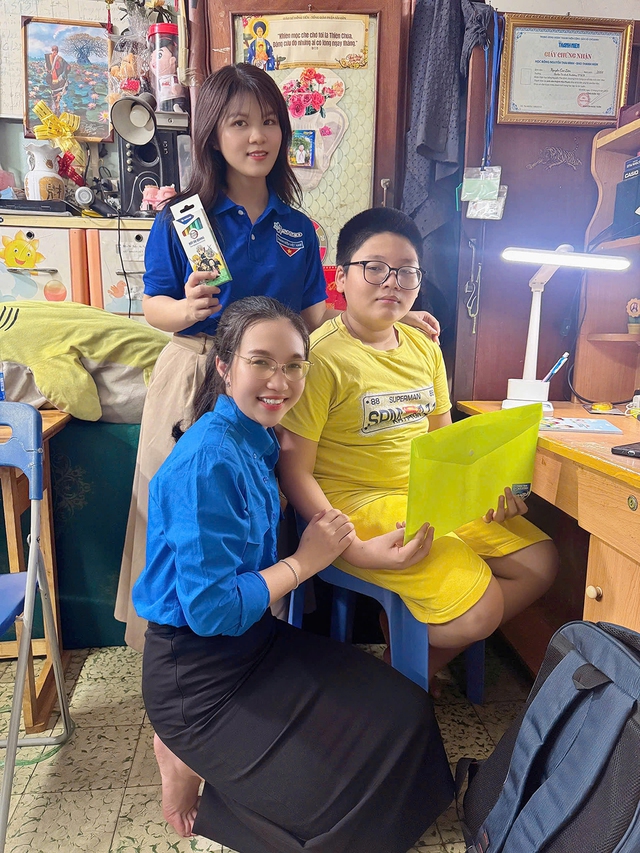 Đoàn Thanh niên Công ty SASCO thăm và tặng quà trẻ mồ côi- Ảnh 1. Đoàn Thanh niên Công ty SASCO thăm và tặng quà trẻ mồ côi- Ảnh 1.