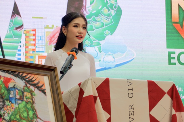 Hoa hậu Nguyễn Thanh Hà trao giải nhất tranh vẽ sự hồi sinh của trái đất- Ảnh 3. Hoa hậu Nguyễn Thanh Hà trao giải nhất tranh vẽ sự hồi sinh của trái đất- Ảnh 3.