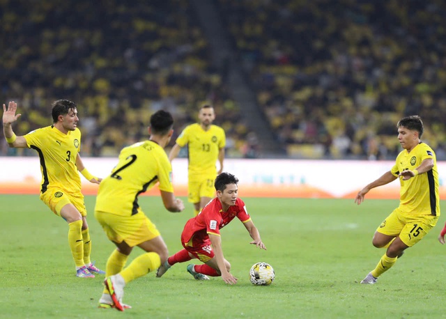 Thất bại bẽ b&agrave;ng của đội tuyển Việt Nam: V&eacute; đi VCK Asian Cup sẽ v&agrave;o tay Malaysia?- Ảnh 2.