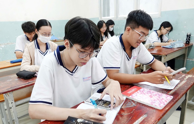 Thi tốt nghiệp THPT 2025: TP.HCM đảm bảo quy trình bảo mật, an toàn cho kỳ thi Thi tốt nghiệp THPT 2025: TP.HCM đảm bảo quy trình bảo mật, an toàn cho kỳ thi